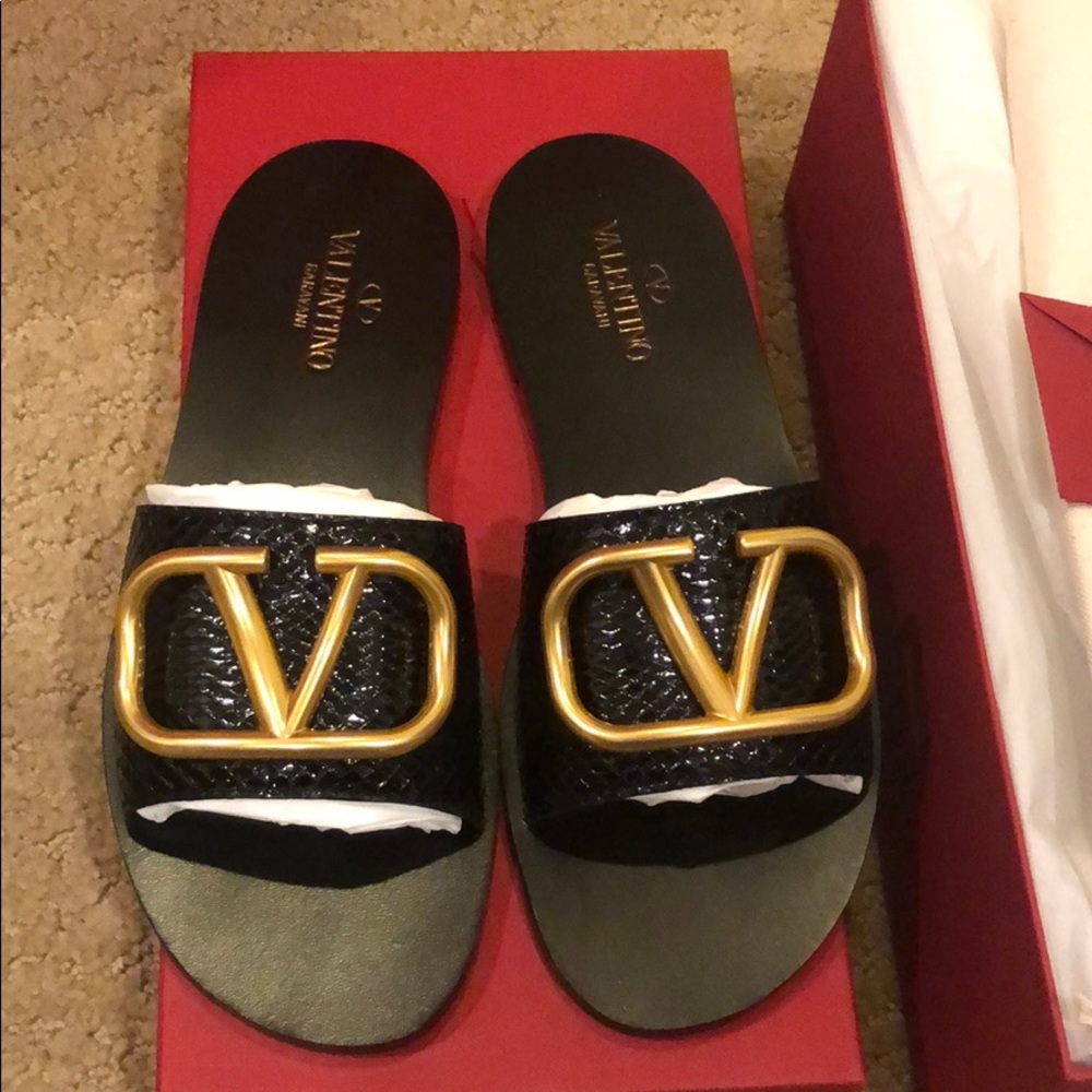 Valentino VLOGO Slide